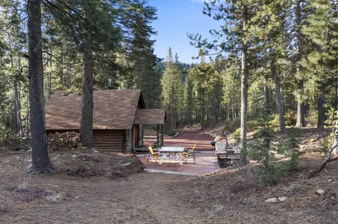 Exterior - 61567 Bearwallow Rd, Bend, OR 97703 photo 2 of 11