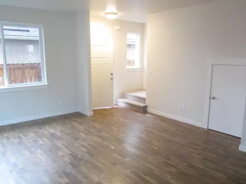 Living - 215 S C St, Phoenix, OR 97535 photo 4 of 4