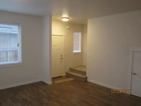 Entry Way - 215 S C St, Phoenix, OR 97535 photo 5 of 5