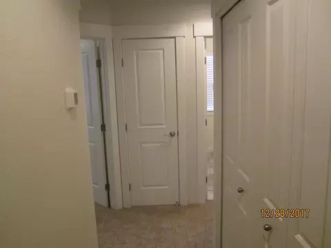 Entry Way - 215 S C St, Phoenix, OR 97535 photo 4 of 5