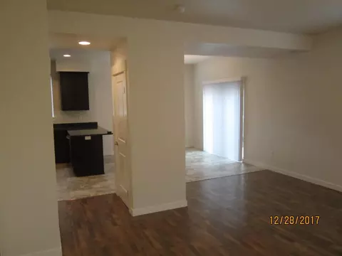 Living - 215 S C St, Phoenix, OR 97535 photo 3 of 4