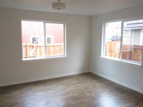 Living - 215 S C St, Phoenix, OR 97535 photo 1 of 4