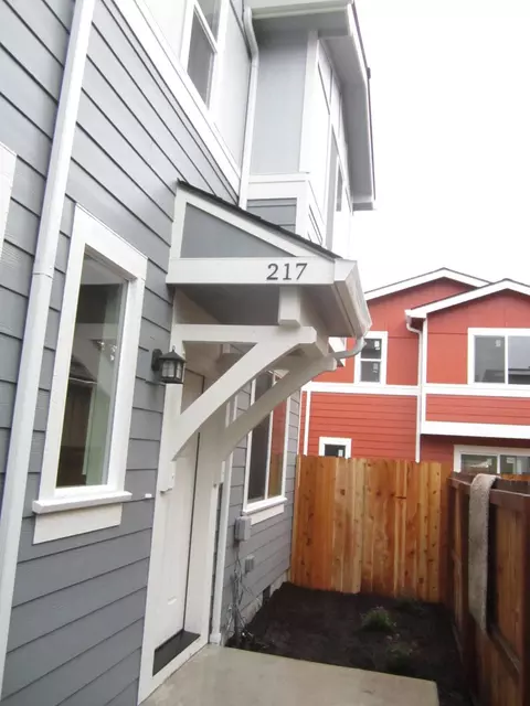 215 S C St, Phoenix, OR 97535
