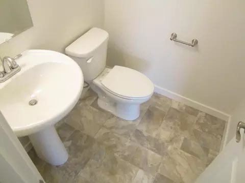 Bath - 215 S C St, Phoenix, OR 97535 photo 6 of 6