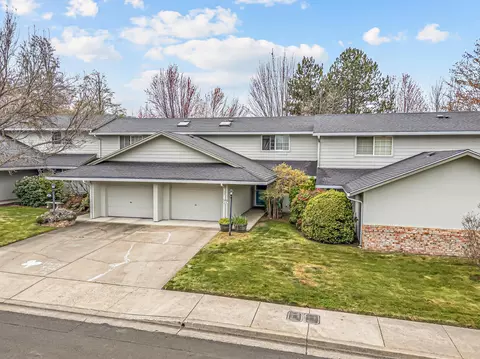 235 Meadow Dr, Ashland, OR 97520