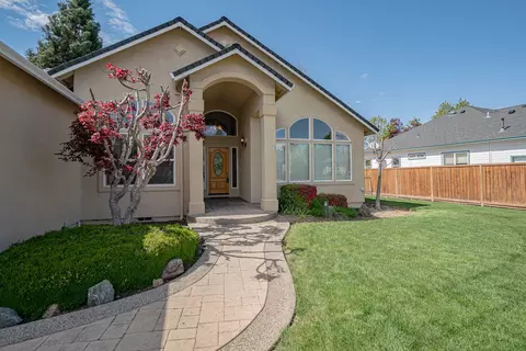 Exterior - 160 Keystone Way, Eagle Point, OR 97524 photo 2 of 4