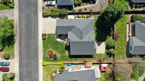 View/Area - 160 Keystone Way, Eagle Point, OR 97524 photo 8 of 11