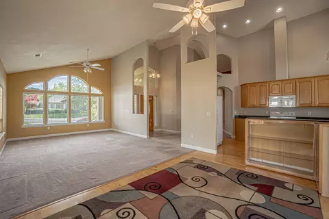 Living - 160 Keystone Way, Eagle Point, OR 97524 photo 2 of 6