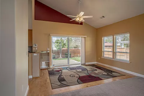 Living - 160 Keystone Way, Eagle Point, OR 97524 photo 5 of 6