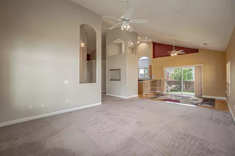 Living - 160 Keystone Way, Eagle Point, OR 97524 photo 4 of 6
