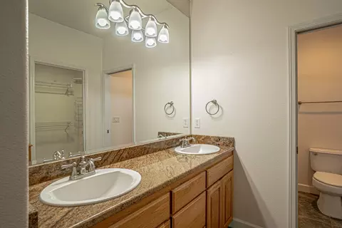 Bath - 160 Keystone Way, Eagle Point, OR 97524 photo 2 of 3