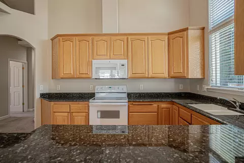 Kitchen - 160 Keystone Way, Eagle Point, OR 97524 photo 3 of 3