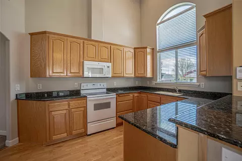 Kitchen - 160 Keystone Way, Eagle Point, OR 97524 photo 1 of 3