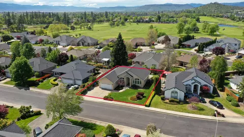 View/Area - 160 Keystone Way, Eagle Point, OR 97524 photo 7 of 11