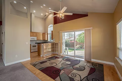 Living - 160 Keystone Way, Eagle Point, OR 97524 photo 6 of 6