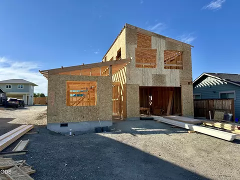 97 Gangnes Dr, Talent, OR 97540