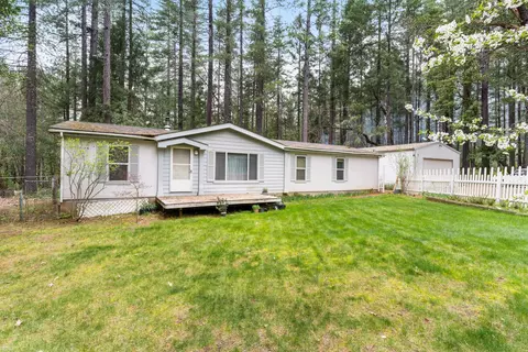 110 Falling Leaf Dr, Selma, OR 97538
