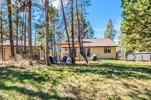 Exterior - 55526 Circle St, Bend, OR 97707 photo 5 of 7