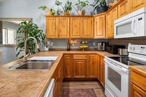 Kitchen - 55526 Circle St, Bend, OR 97707 photo 2 of 4