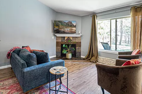 Living - 55526 Circle St, Bend, OR 97707 photo 2 of 3