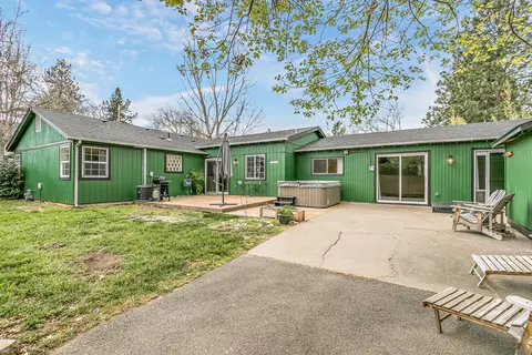 2999 Diane St, Ashland, OR 97520