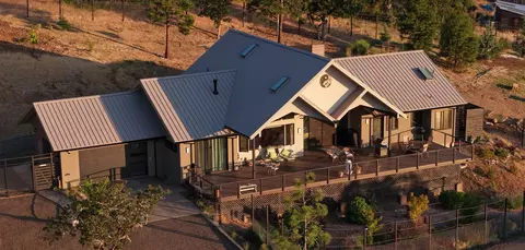 693 Ironwood Dr, Eagle Point, OR 97524