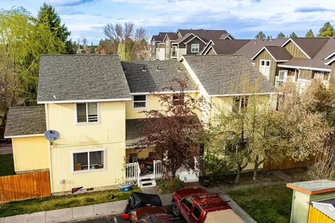 2044 NE Full Moon Dr, Bend, OR 97701