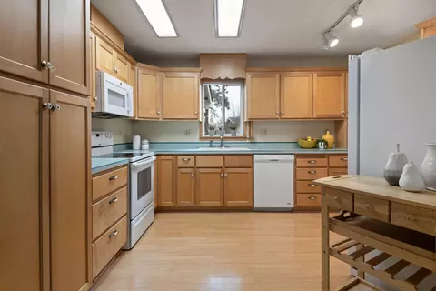 61067 Chuckanut Dr, Bend, OR 97702 photo 10