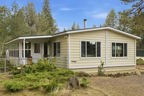 61067 Chuckanut Dr, Bend, OR 97702 photo 3