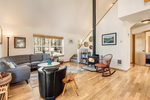 Living - 55150 Jack Pine Way, Bend, OR 97707 photo 2 of 5