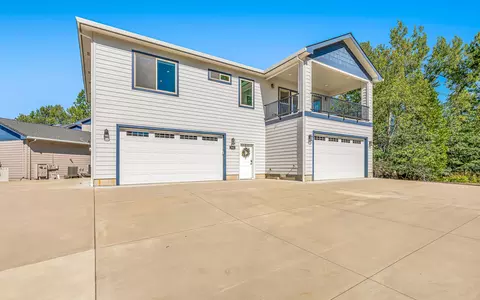 302 Penny Ln, Shady Cove, OR 97539