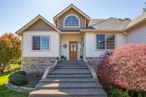 2232 Haviland Dr, Grants Pass, OR 97527