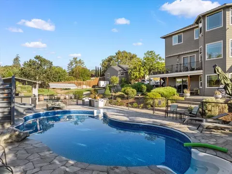 5153 Old Stage Rd, Central Point, OR 97502