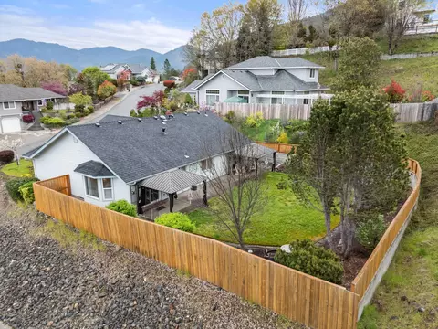 View/Area - 1515 Panoramic Loop, Grants Pass, OR 97527 photo 3 of 3