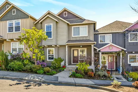 512 Fair Oaks Ave, Ashland, OR 97520