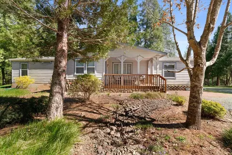 525 Templin Ave, Grants Pass, OR 97526