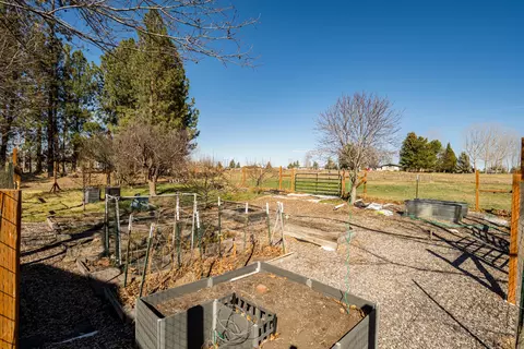 Exterior - 21810 Repine Dr, Bend, OR 97701 photo 8 of 13