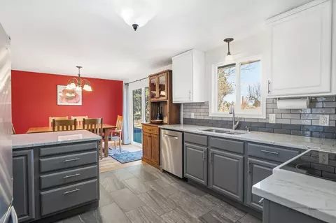 Kitchen - 21810 Repine Dr, Bend, OR 97701 photo 4 of 4