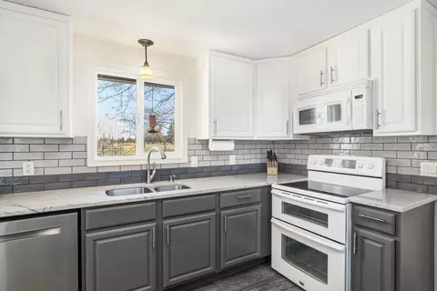 Kitchen - 21810 Repine Dr, Bend, OR 97701 photo 3 of 4