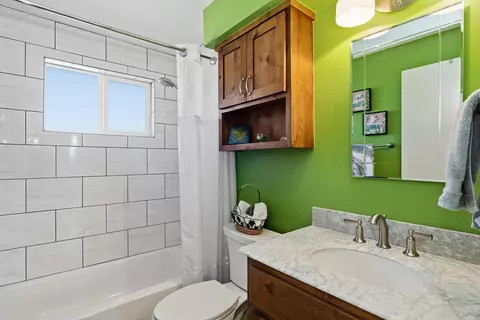 Bath - 21810 Repine Dr, Bend, OR 97701 photo 1 of 2