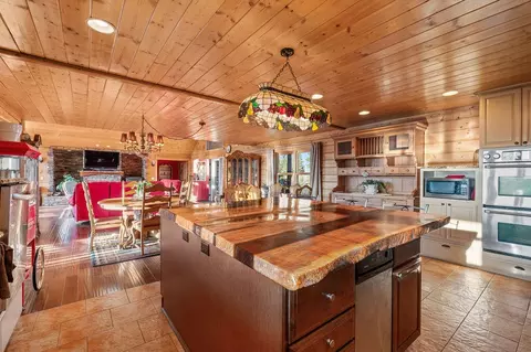 Kitchen - 2957 Mark Ct, Chiloquin, OR 97624 photo 3 of 3