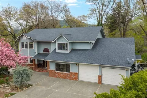 113 Walnut Dr, Rogue River, OR 97537