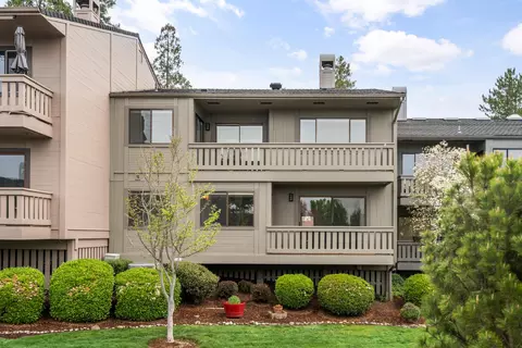 302 Medford Heights Ln, Medford, OR 97504