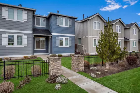 Exterior - 3741 Eagle Rd, Bend, OR 97701 photo 5 of 15