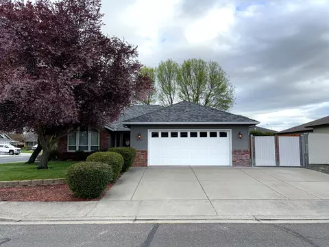 2307 Jeremy St, Central Point, OR 97502
