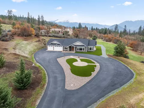 182 Blue Chip Ln, Grants Pass, OR 97527