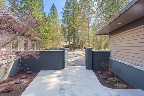 Exterior - 61440 Tam Mcarthur Loop, Bend, OR 97702 photo 11 of 12