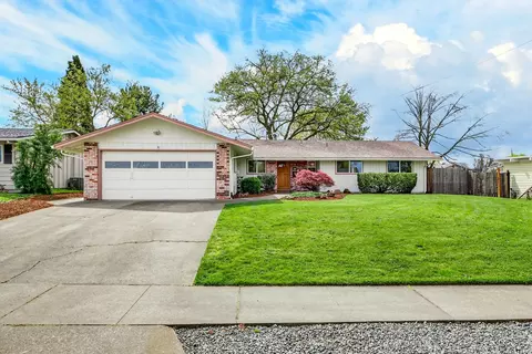1680 Brookhurst St, Medford, OR 97504