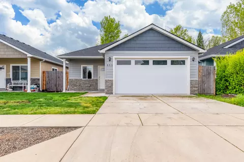 855 Tannin Dr, Medford, OR 97501