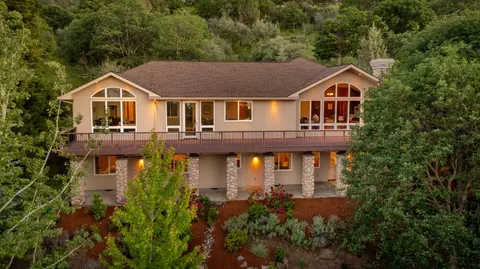 6586 Coopers Hawk Rd, Klamath Falls, OR 97601